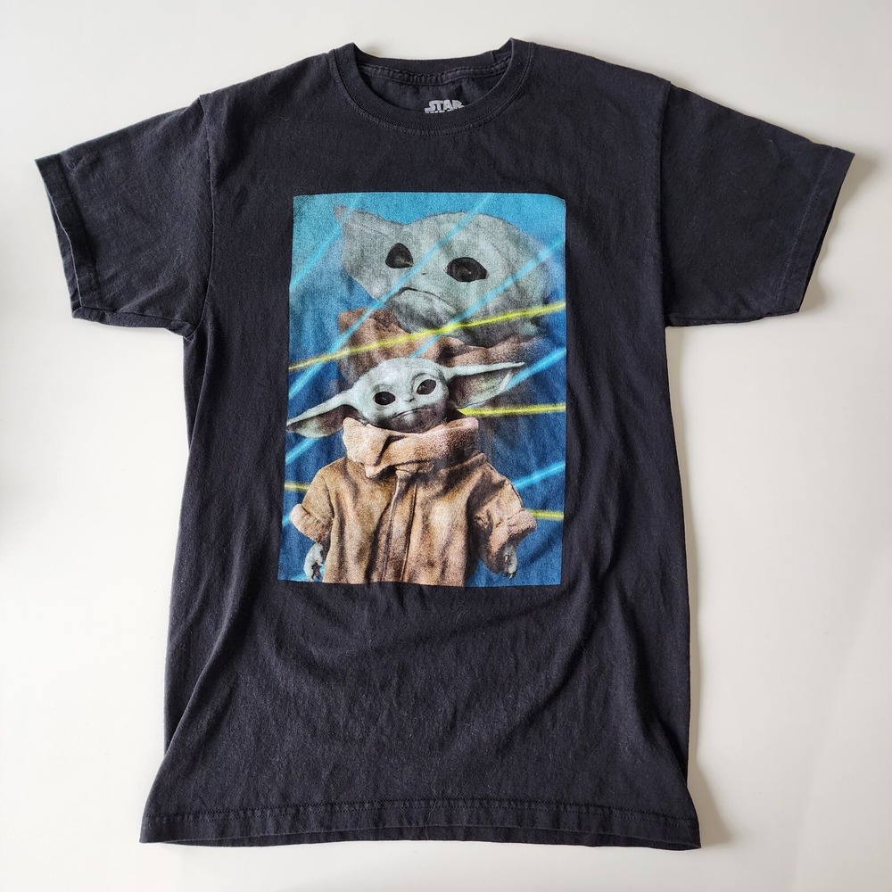 Star Wars Baby Yoda Grogu T-Shirt Mens Small Black Graphic Tee Mandalorian Tee‎